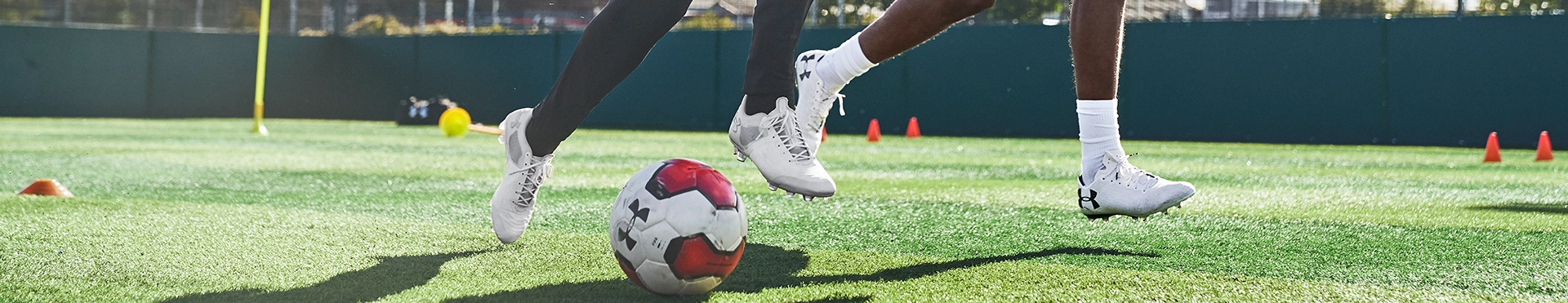 Obuwie i koszulki pilkarskie